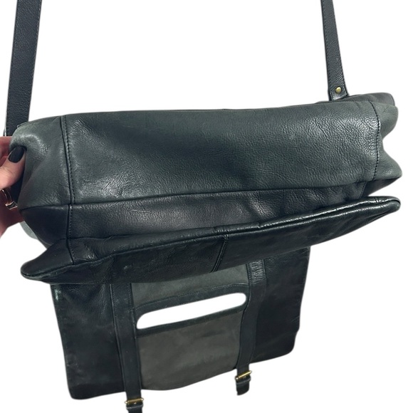 Wilson’s Leather Vintage Black Leather Messenger Bag - Picture 12 of 12